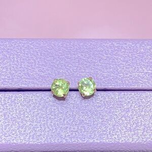 💛 14k Yellow Gold Peridot Stud Earrings
